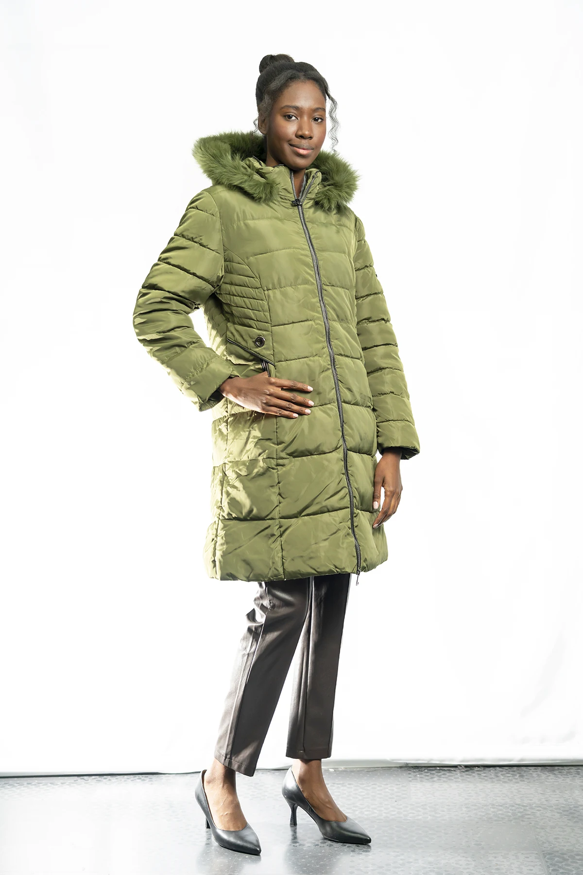 abrigo plumífero puffer 3/4 "forest shield" – verde oliva abrigo plumífero puffer 3/4 "forest shield" – verde oliva