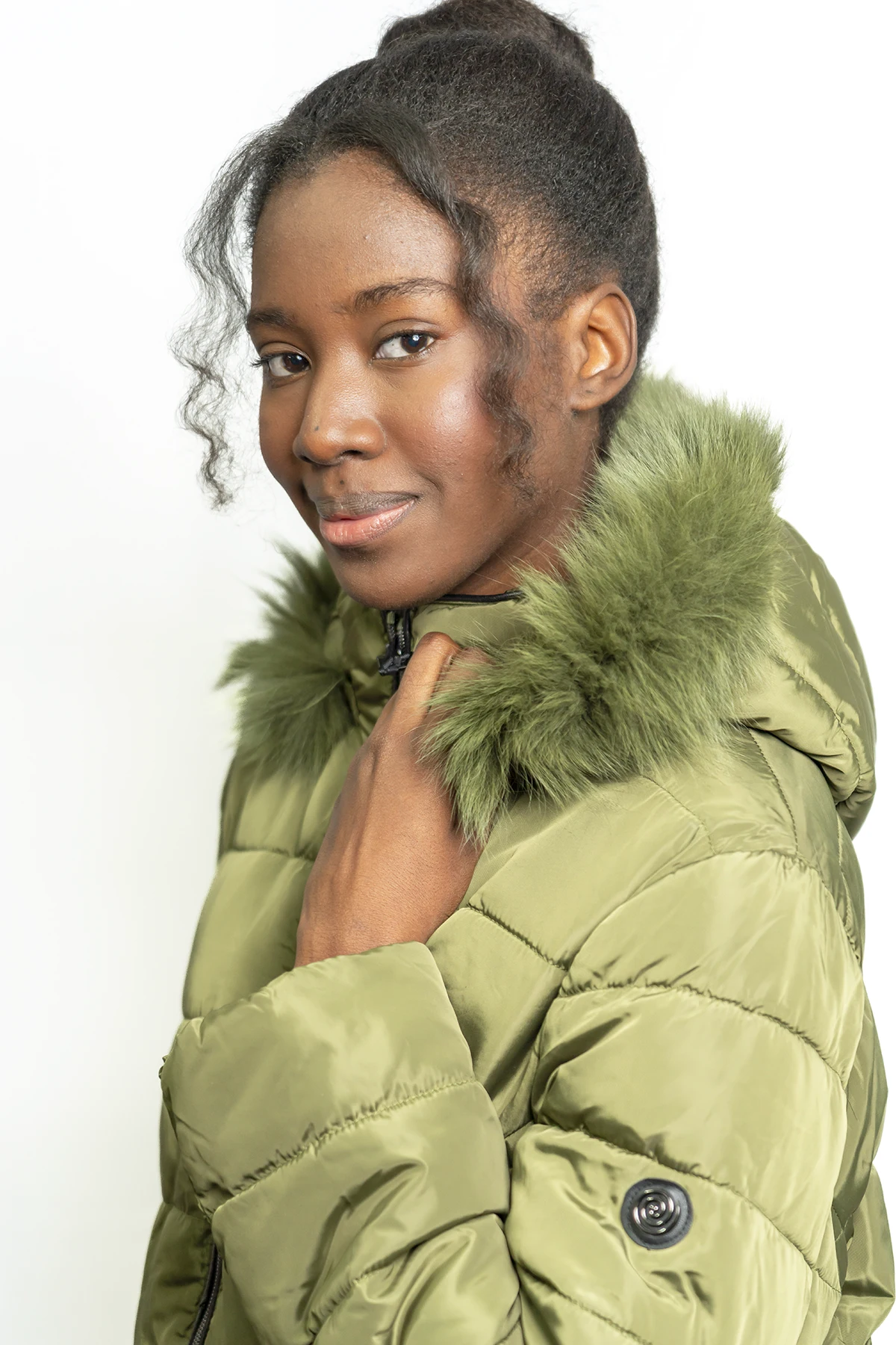 abrigo plumífero puffer 3/4 "forest shield" – verde oliva abrigo plumífero puffer 3/4 "forest shield" – verde oliva